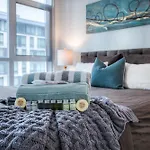 Modern 2Br Spacious Apartment Downtown Toronto