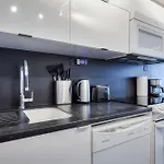 Modern 2Br Spacious Apartment Downtown Toronto