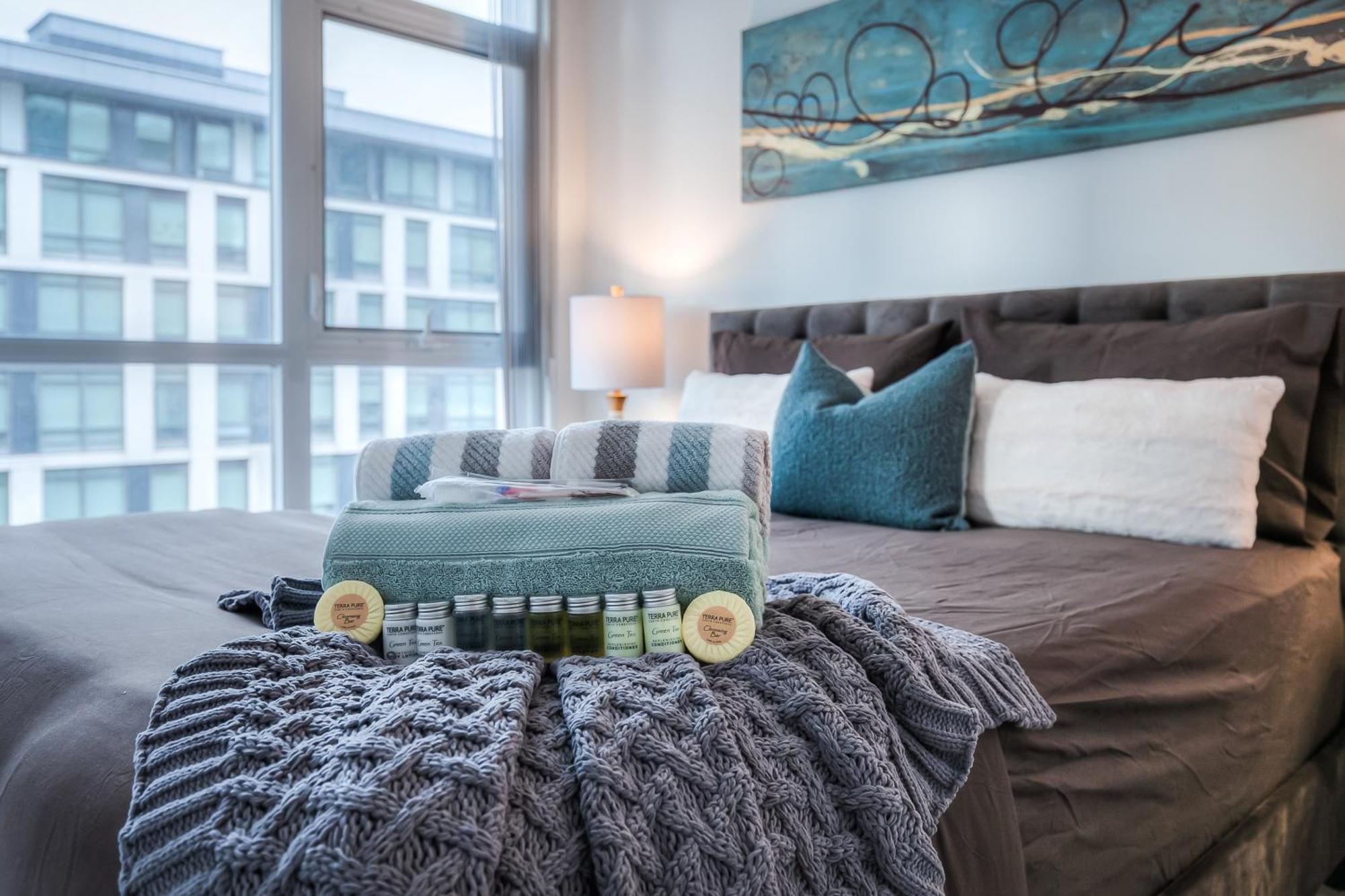 Modern 2br Spacious * Toronto